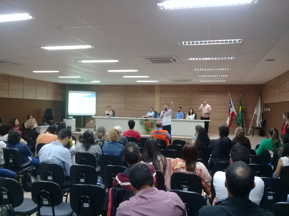 Público assiste ao seminário Mudanças Climáticas, Desastres relacionados à Água e Saúde (Bahia)