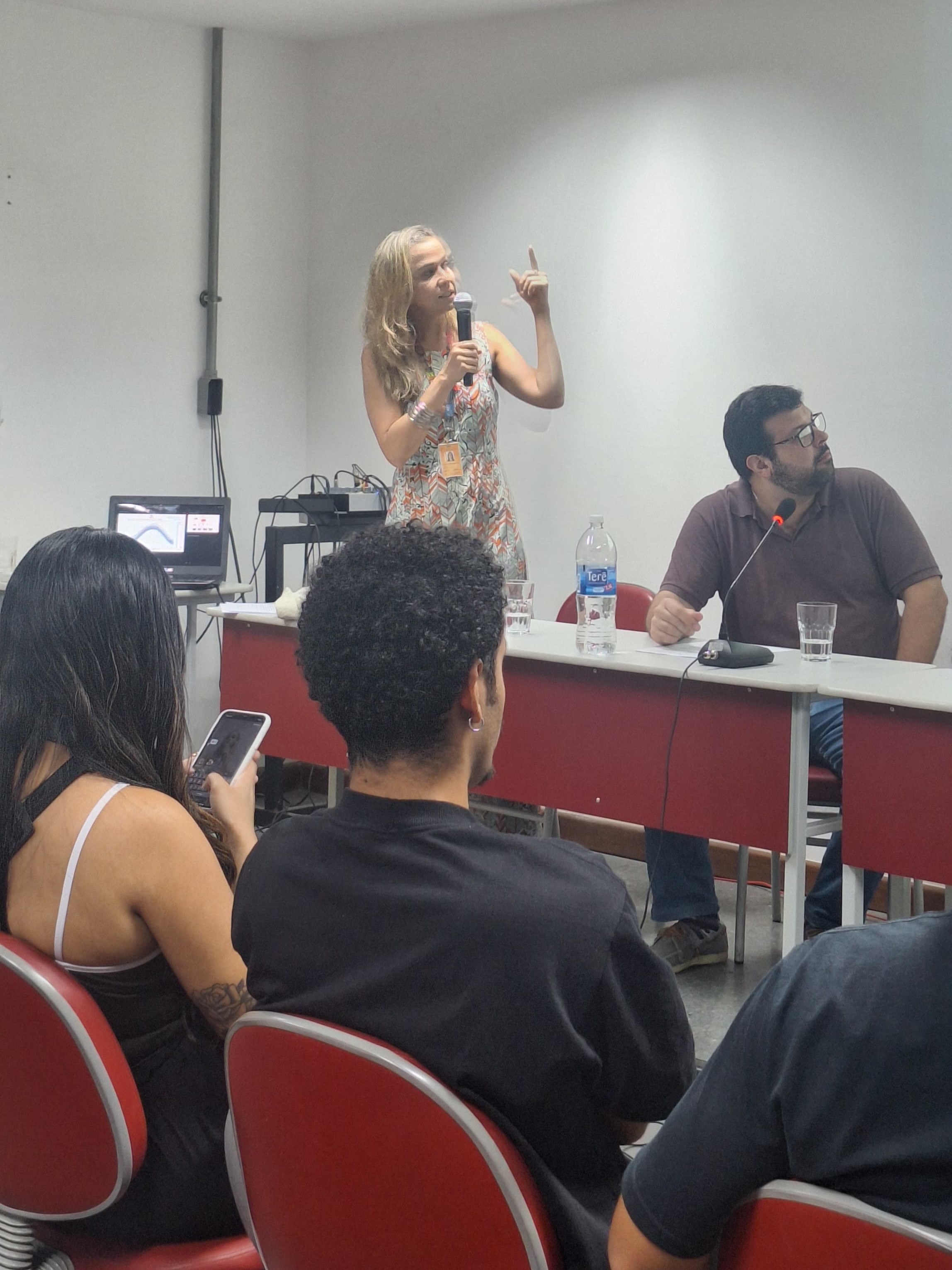 Renata Gracie durante apresentação na Semana de Comunicação